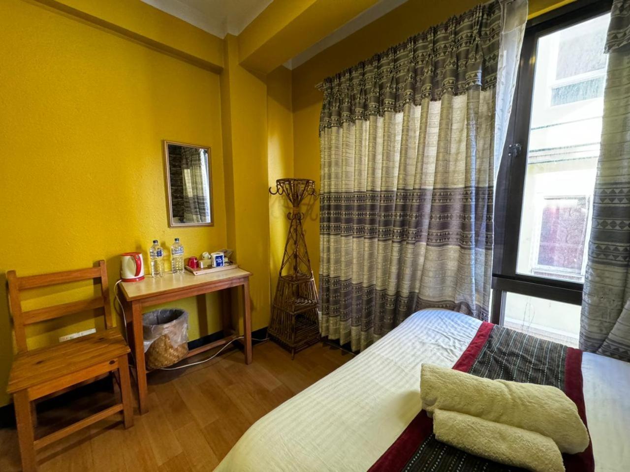 Looniva Guest House Lalitpur Phòng bức ảnh