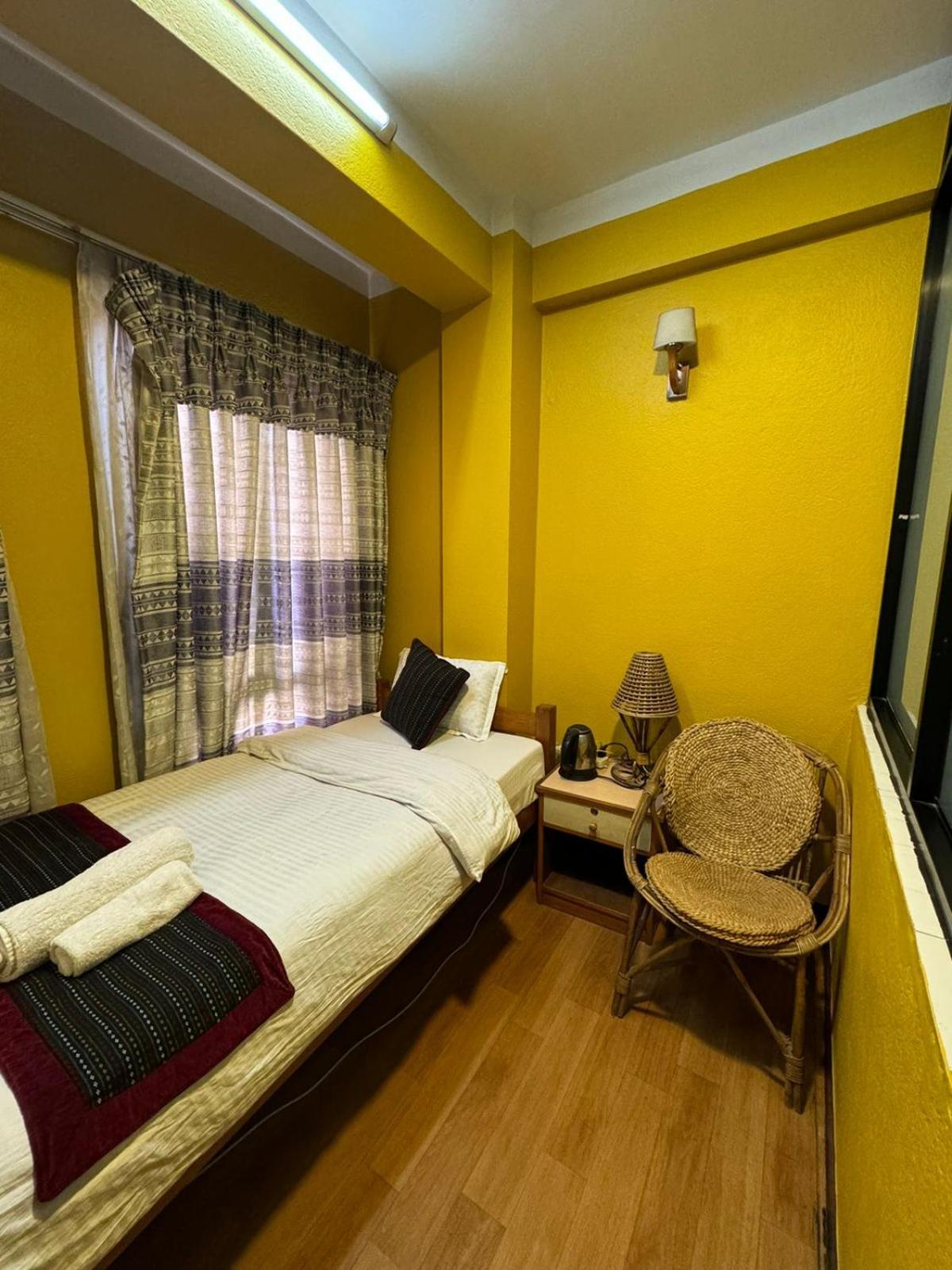Looniva Guest House Lalitpur Phòng bức ảnh
